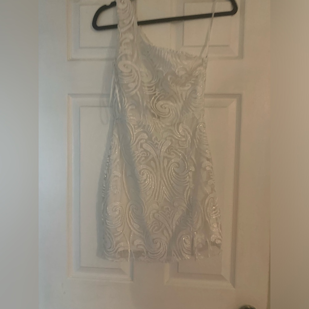 NWT Madina White Sequin One-Shoulder Bodycon Mini Dress - Picture 8 of 11